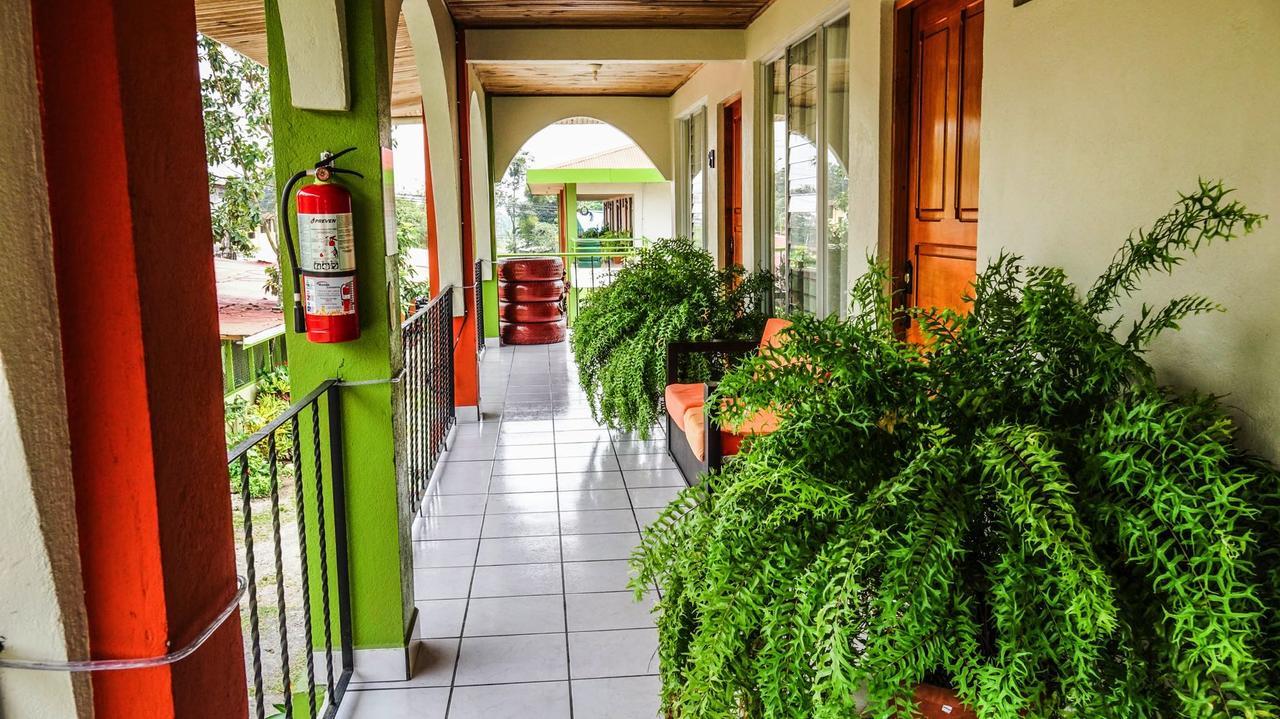 Hotel Las Flores Fortuna La Fortuna Esterno foto